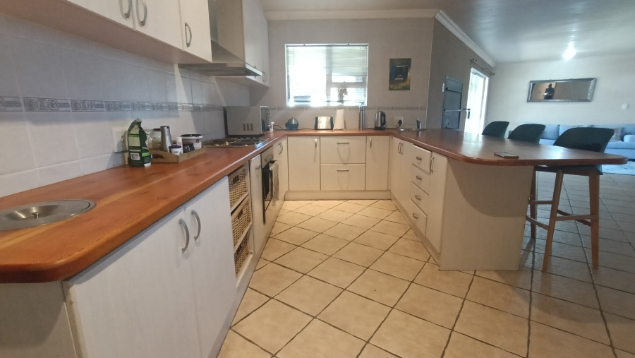 To Let 3 Bedroom Property for Rent in Rouxville Western Cape